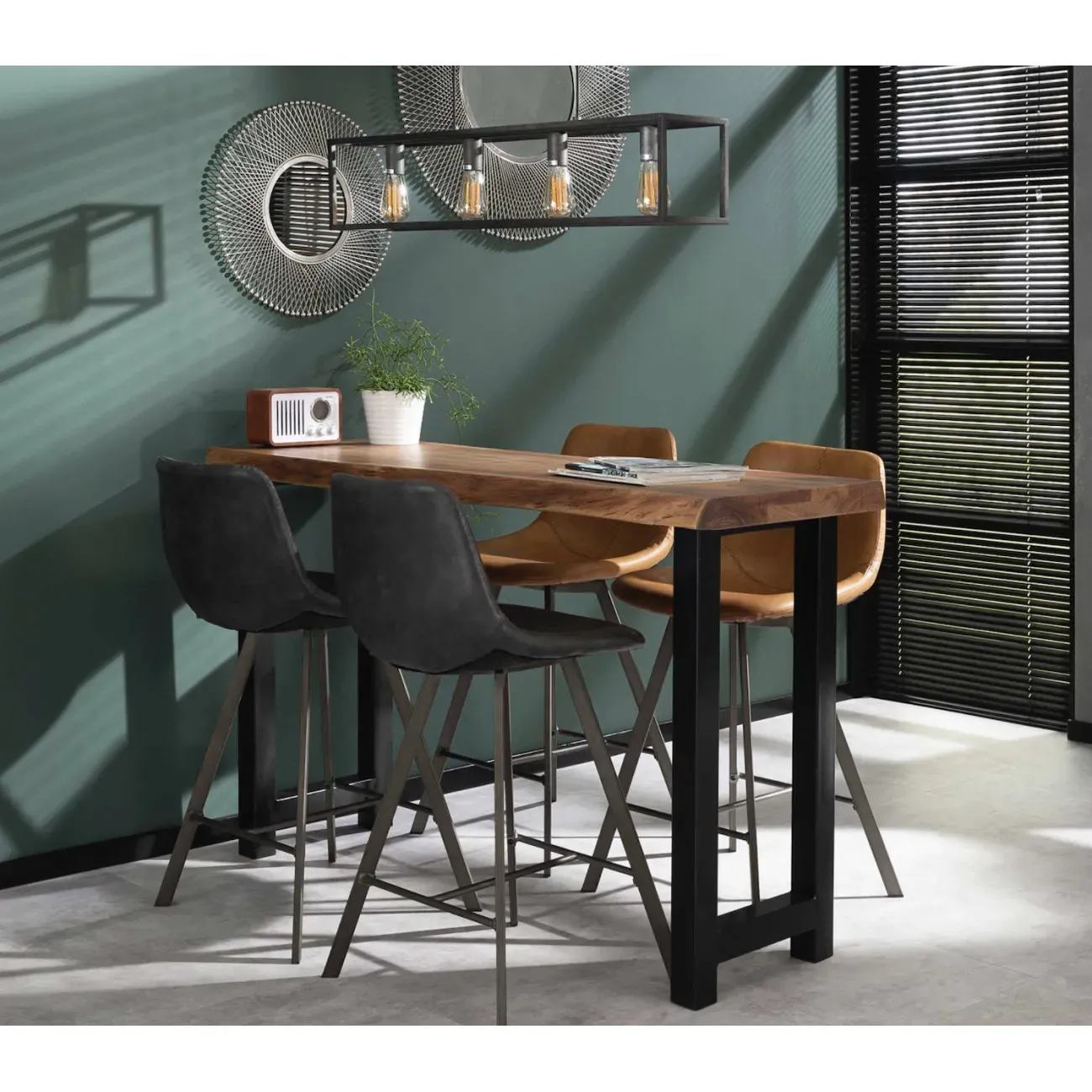 Illustration numéro 2 du produit Table haute de repas en bois d'acacia et acier