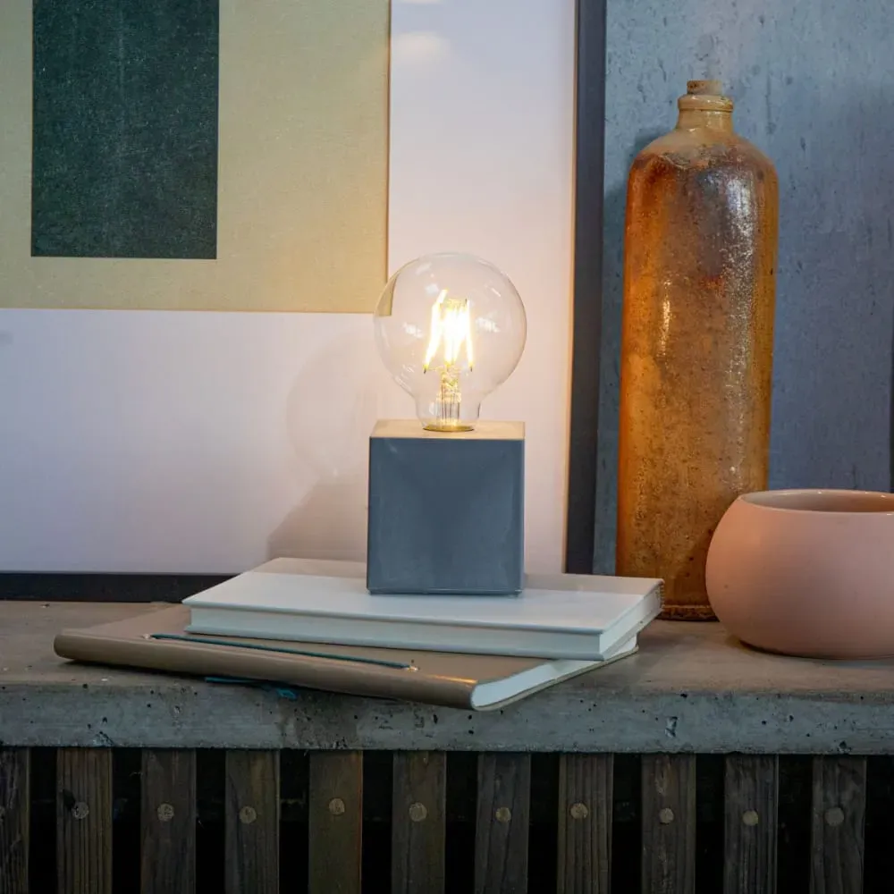 Illustration numéro 2 du produit Lampe rechargeable Gris