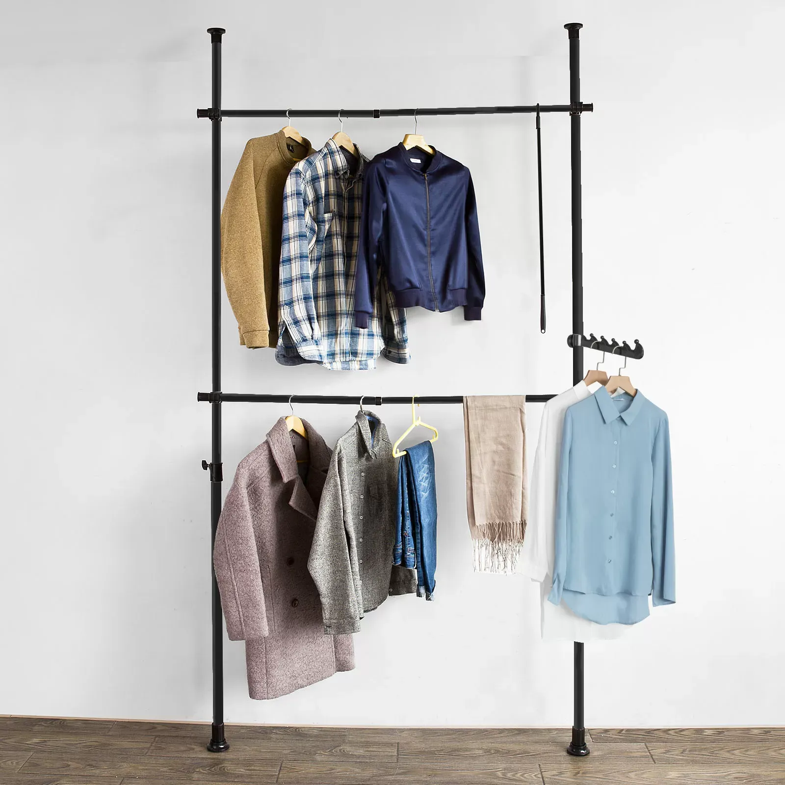 Illustration numéro 2 du produit Télescopique garde-robe en métal noir