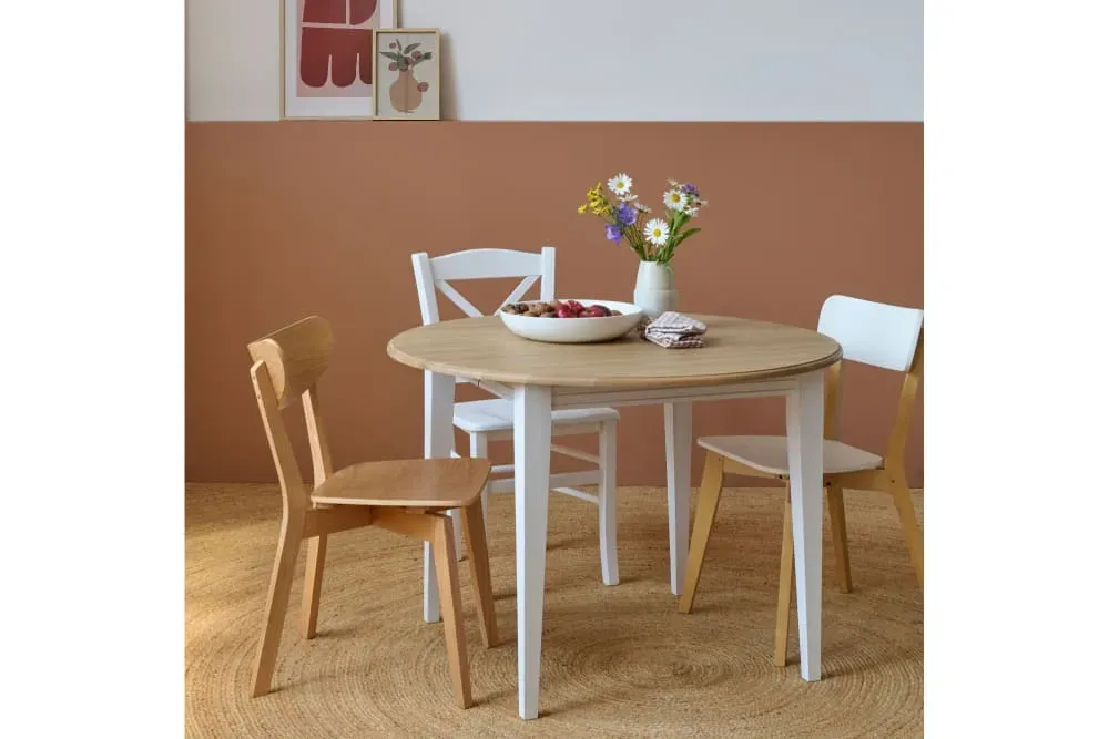 Illustration numéro 2 du produit Table ronde bois D115 cm avec 1 allonge et Pieds fuseau blanc