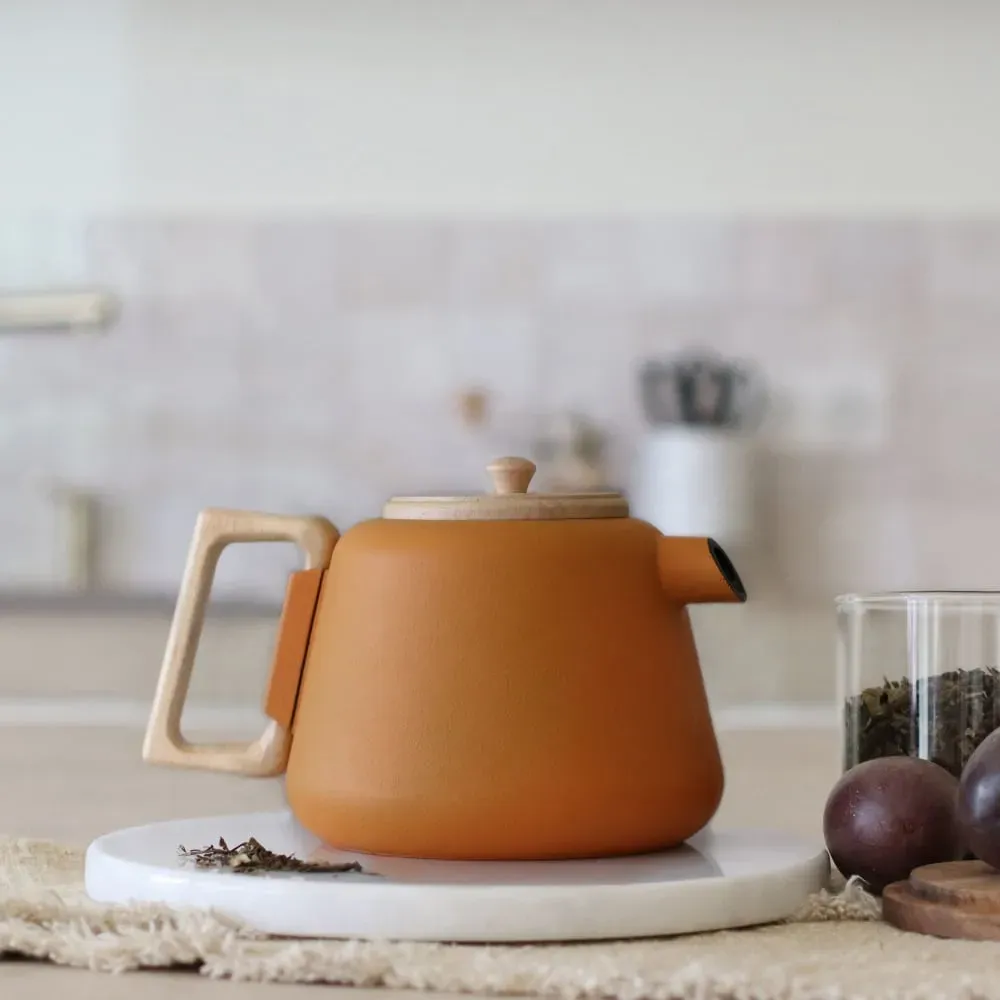 Illustration numéro 2 du produit Théière en fonte jaune avec couvercle en bois 1L