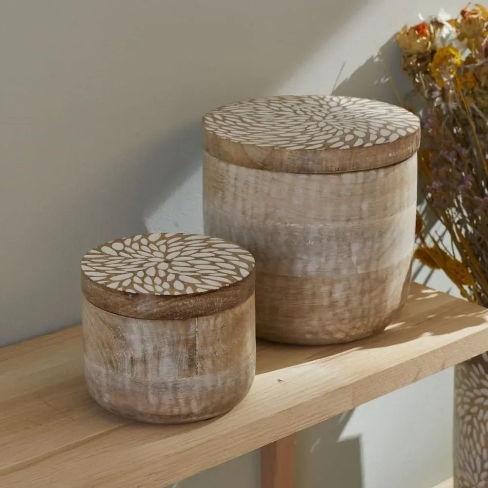 Illustration numéro 2 du produit Lot de 2 boîtes rondes motif devant bois  15x15 cm