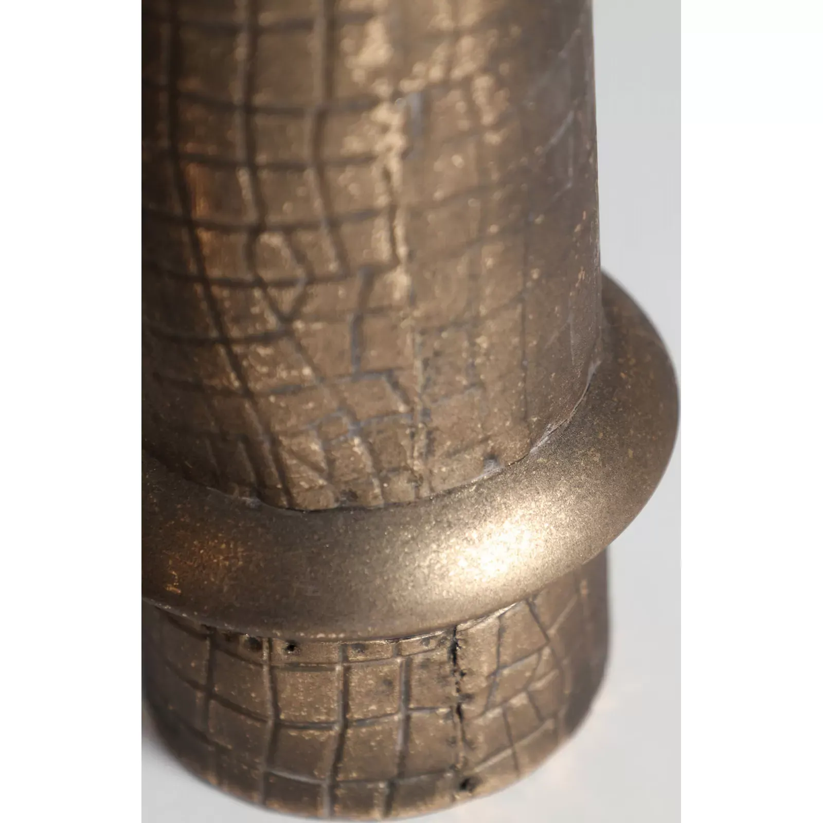 Illustration numéro 2 du produit Vase Fer Or 14x14x26 cm