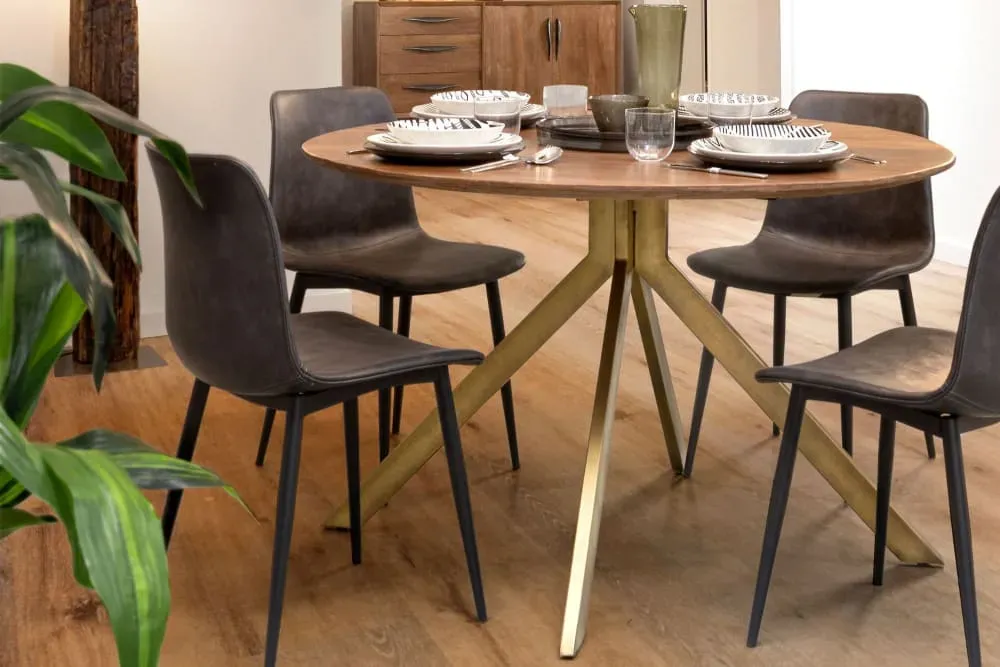 Illustration numéro 2 du produit Table ronde en manguier et pied laqué laiton L120