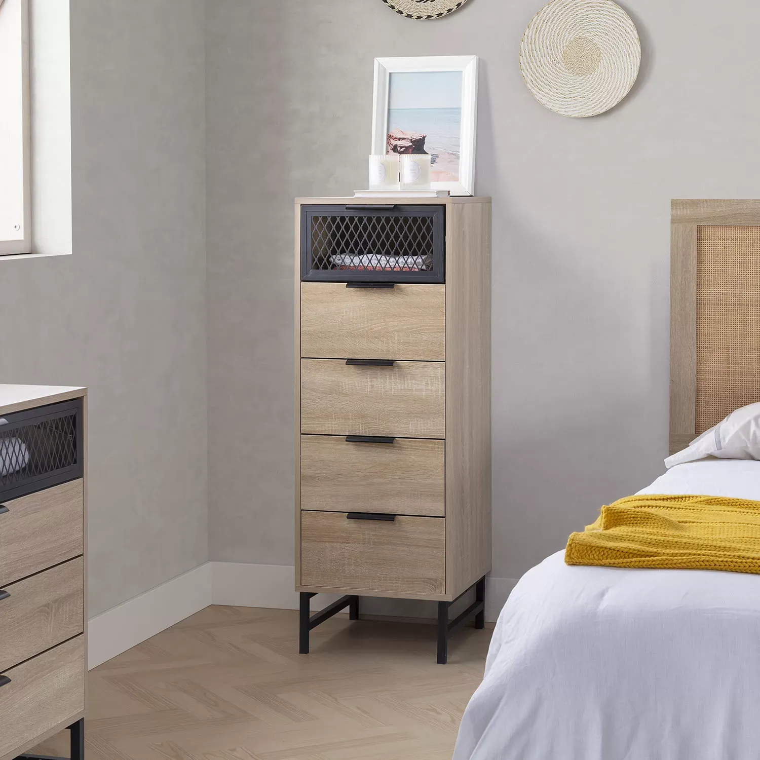 Illustration numéro 2 du produit Commode haute 4 tiroirs 1 porte coloris bois