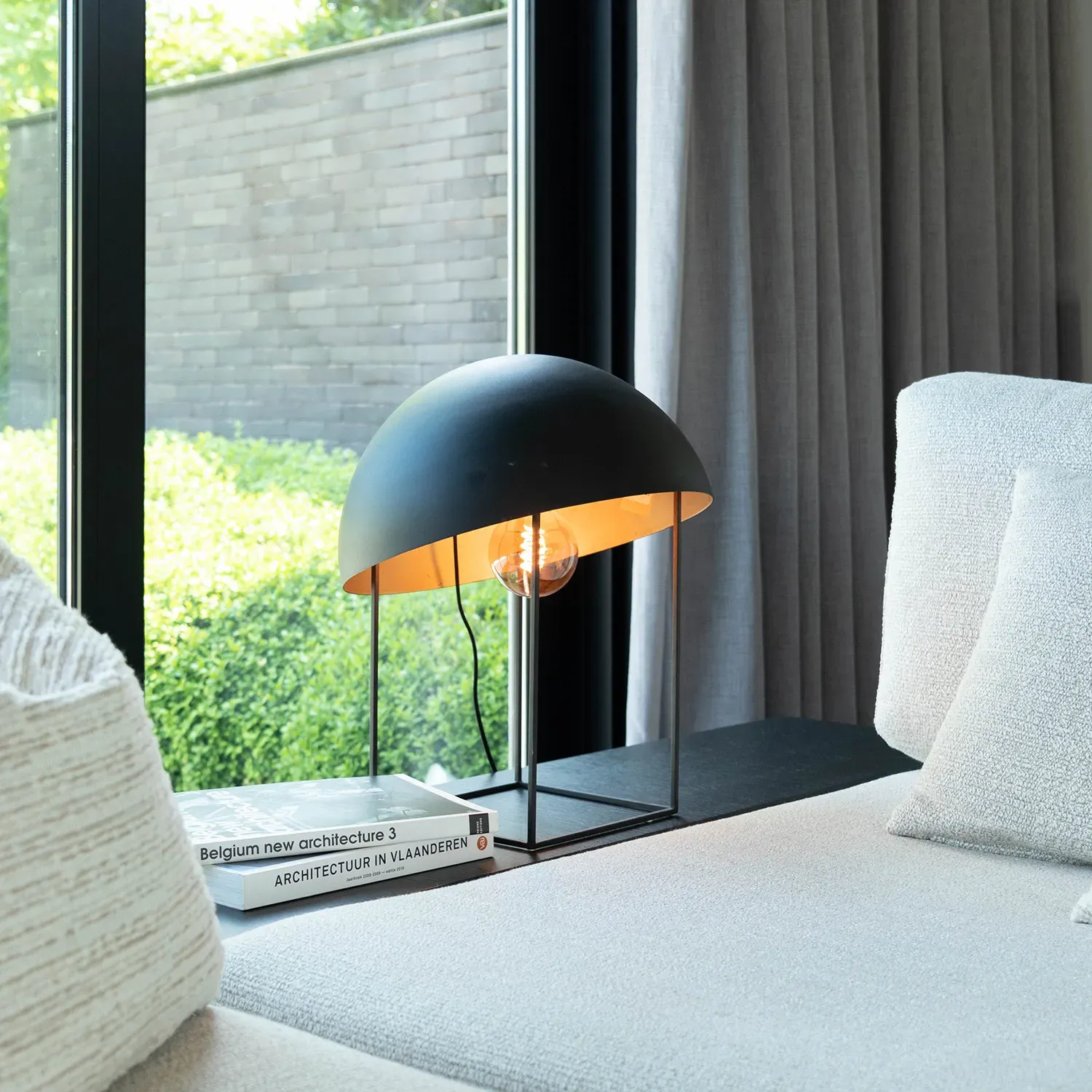 Illustration numéro 2 du produit Lampe de table métal - 40x40 50