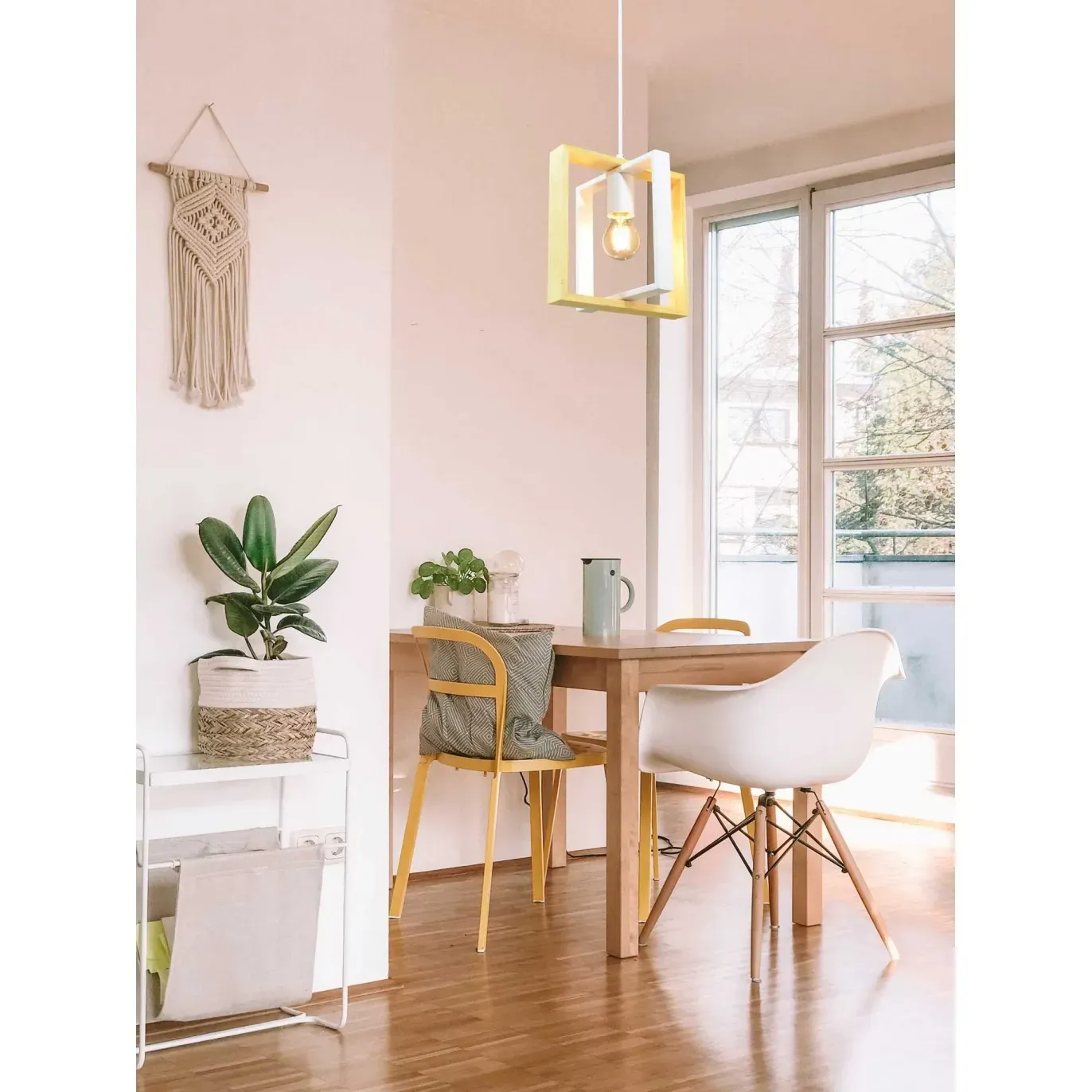 Illustration numéro 2 du produit Suspension en métal blanc et bois naturel