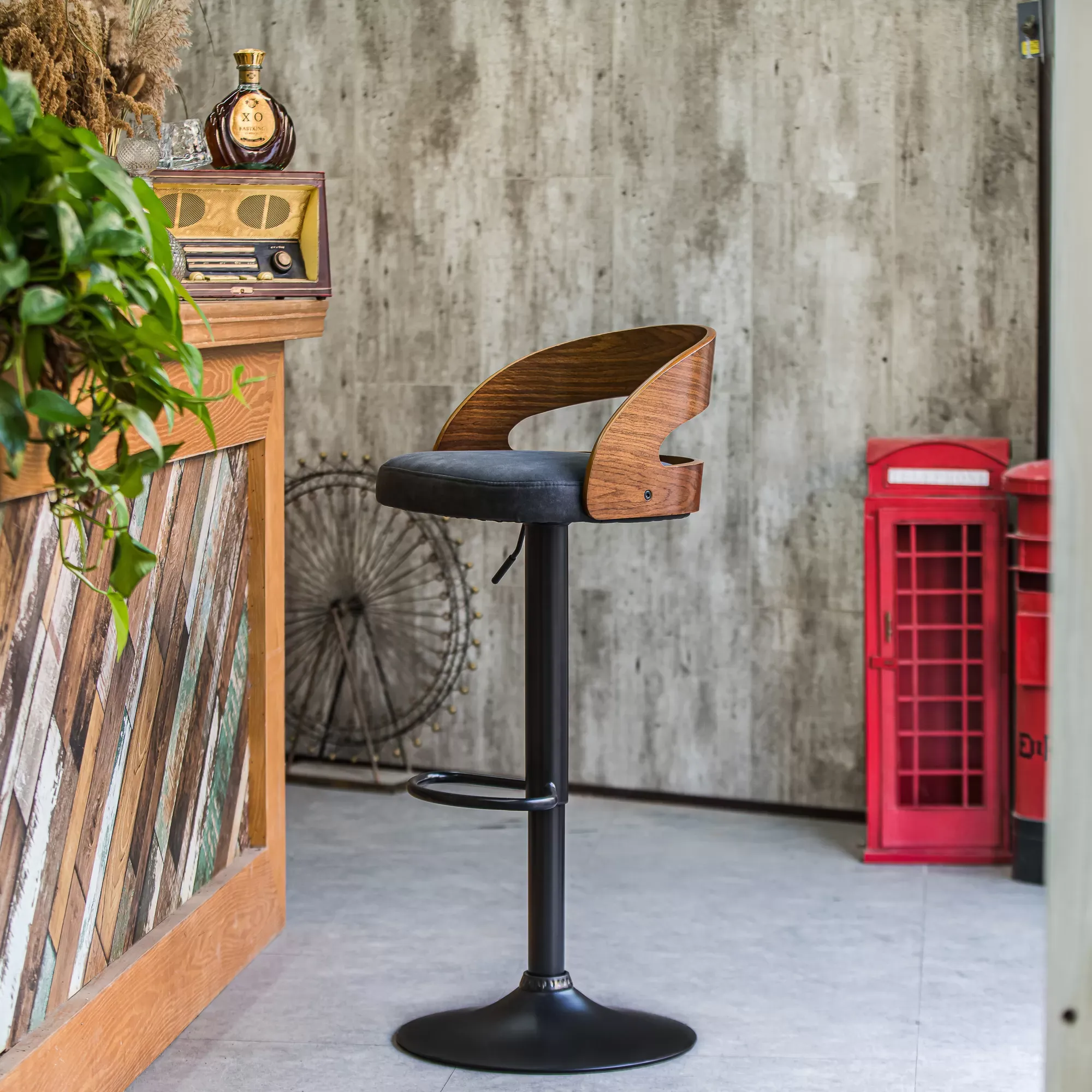 Illustration numéro 2 du produit Lot de 2 tabourets de bar en frêne et simili cuir