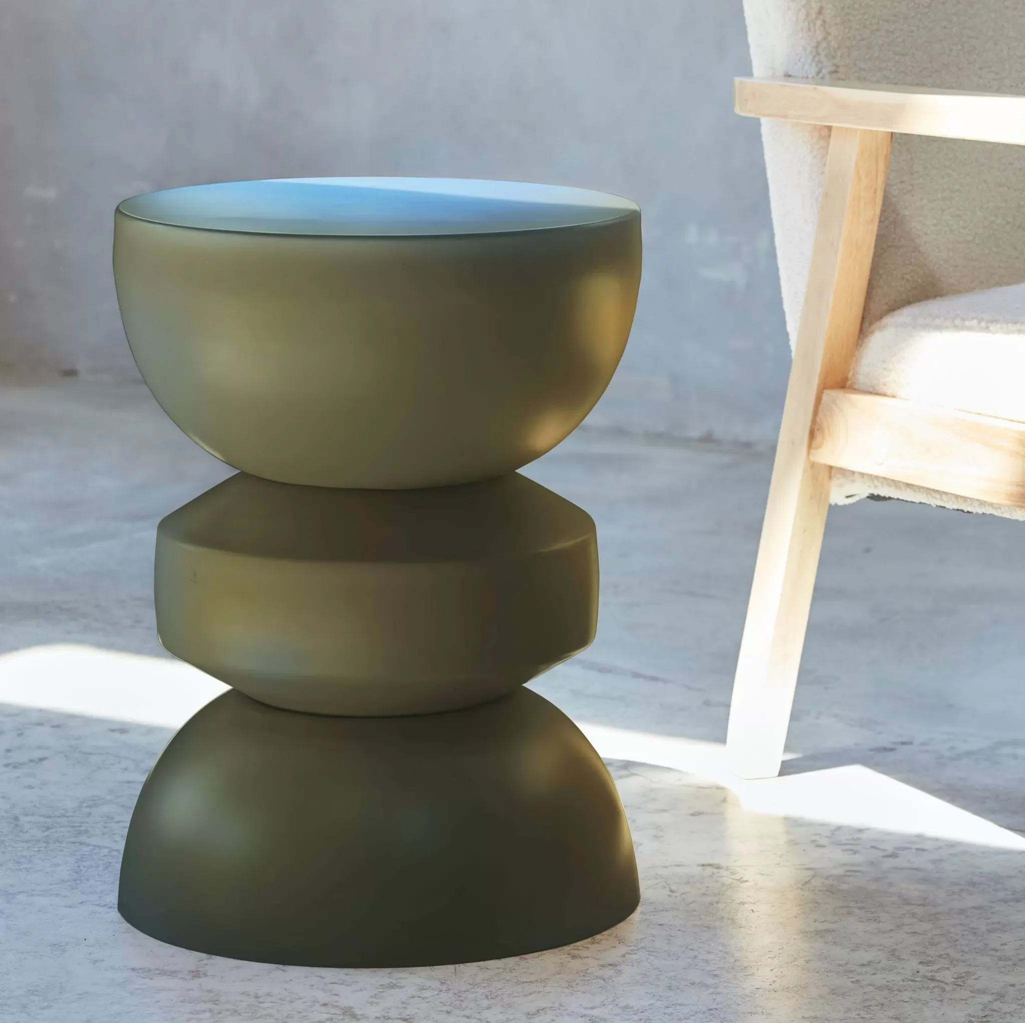 Illustration numéro 2 du produit Table d'appoint en métal vert kaki D32