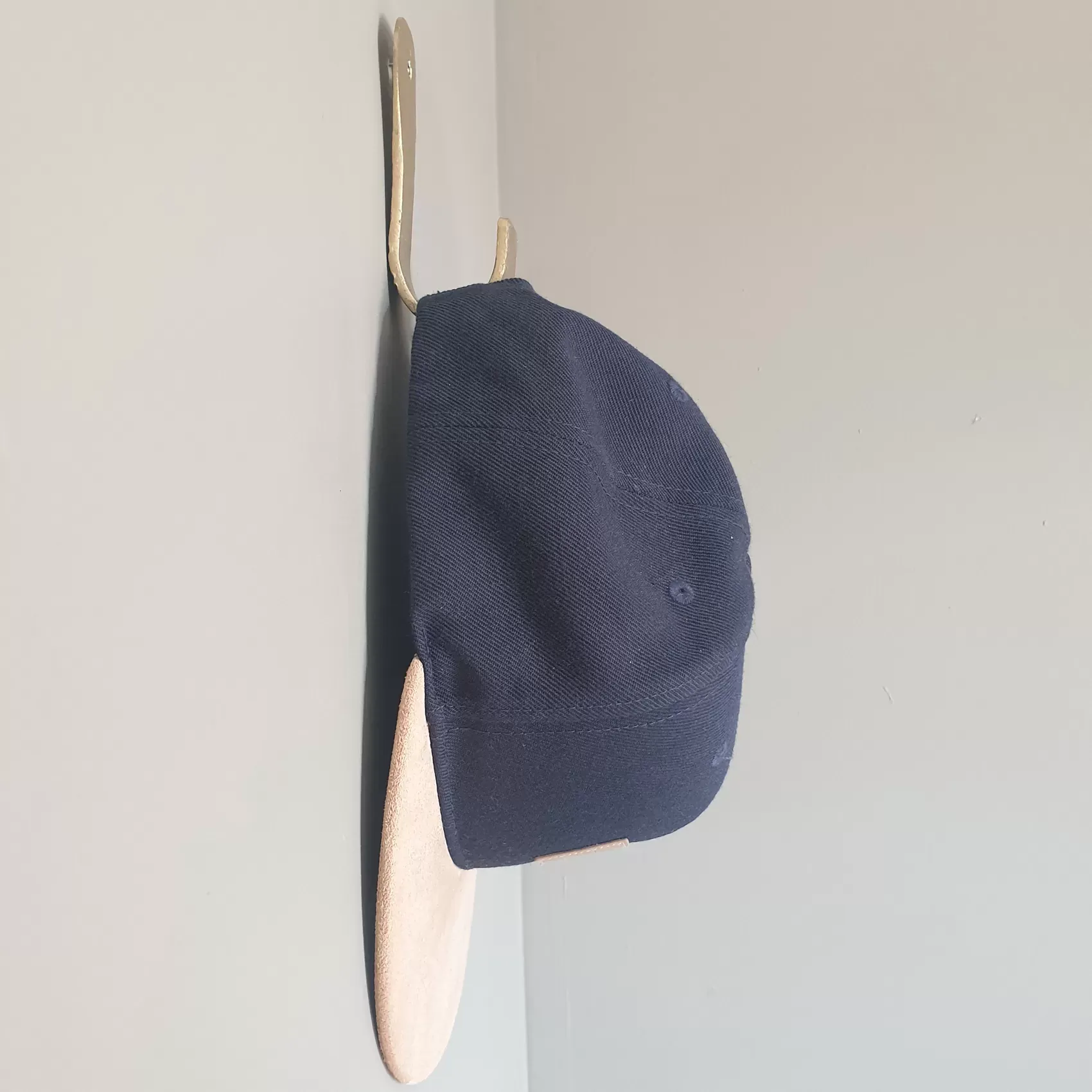 Illustration numéro 2 du produit Patère style industriel brut métal doré 10 cm