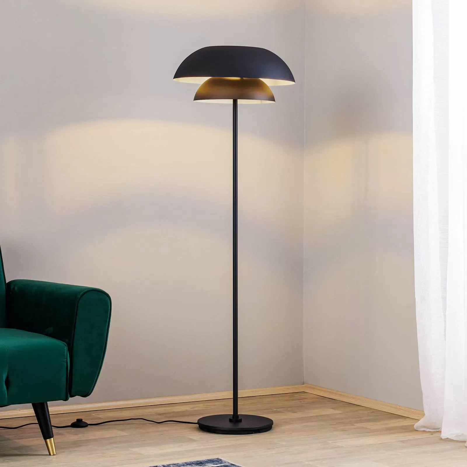 Illustration numéro 2 du produit Lampadaire en Métal Noir