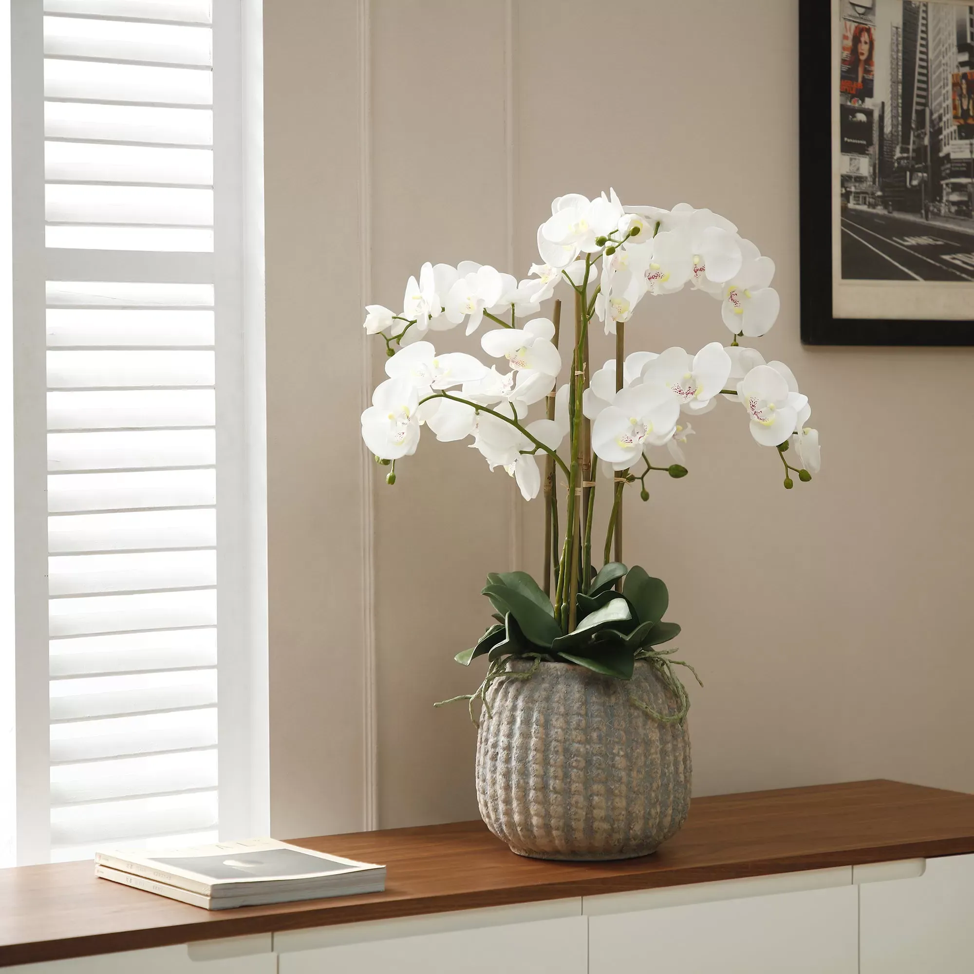 Illustration numéro 2 du produit Orchidée artificielle en pot blanche H85
