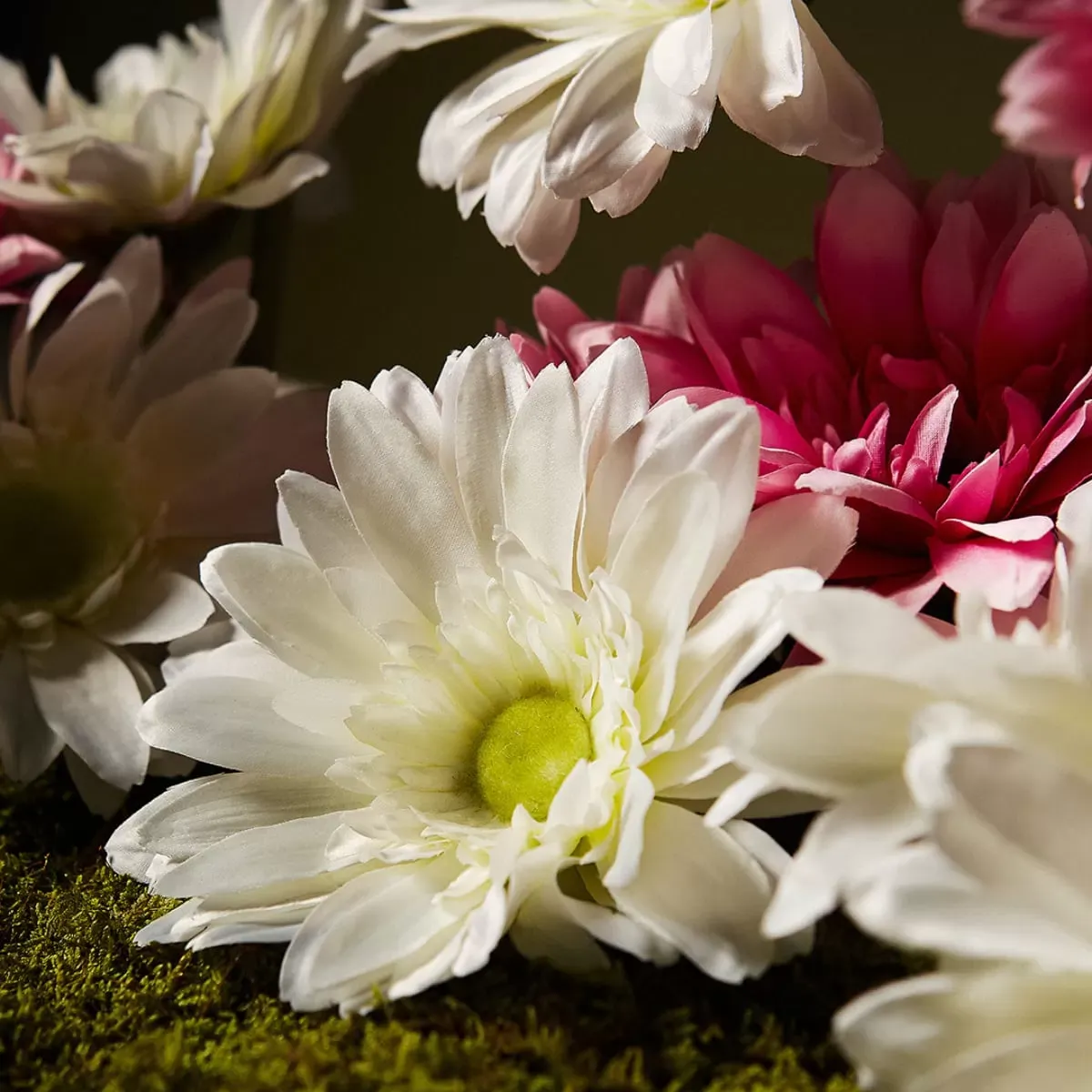 Illustration numéro 2 du produit Tige de gerbera artificielle blanche H59