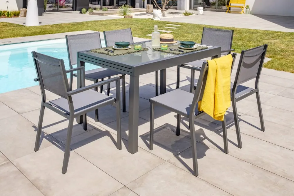 Illustration numéro 2 du produit Ensemble repas 6 places en aluminium et plateau verre