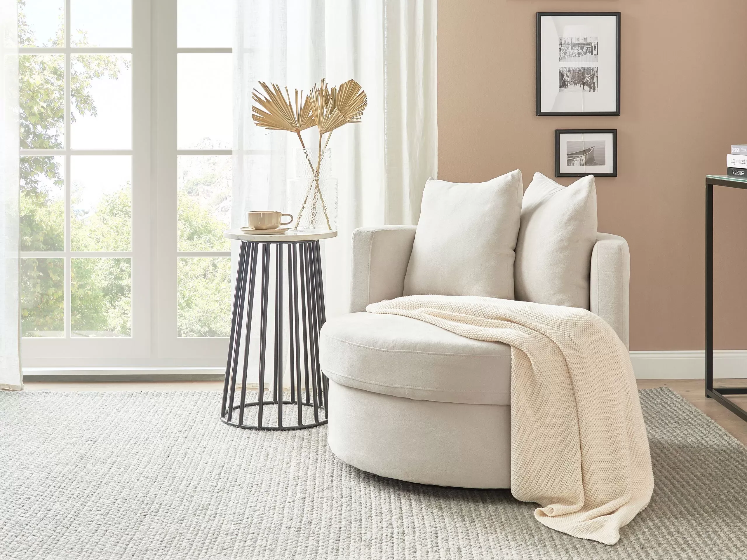 Illustration numéro 2 du produit Fauteuil pivotant tissu beige clair