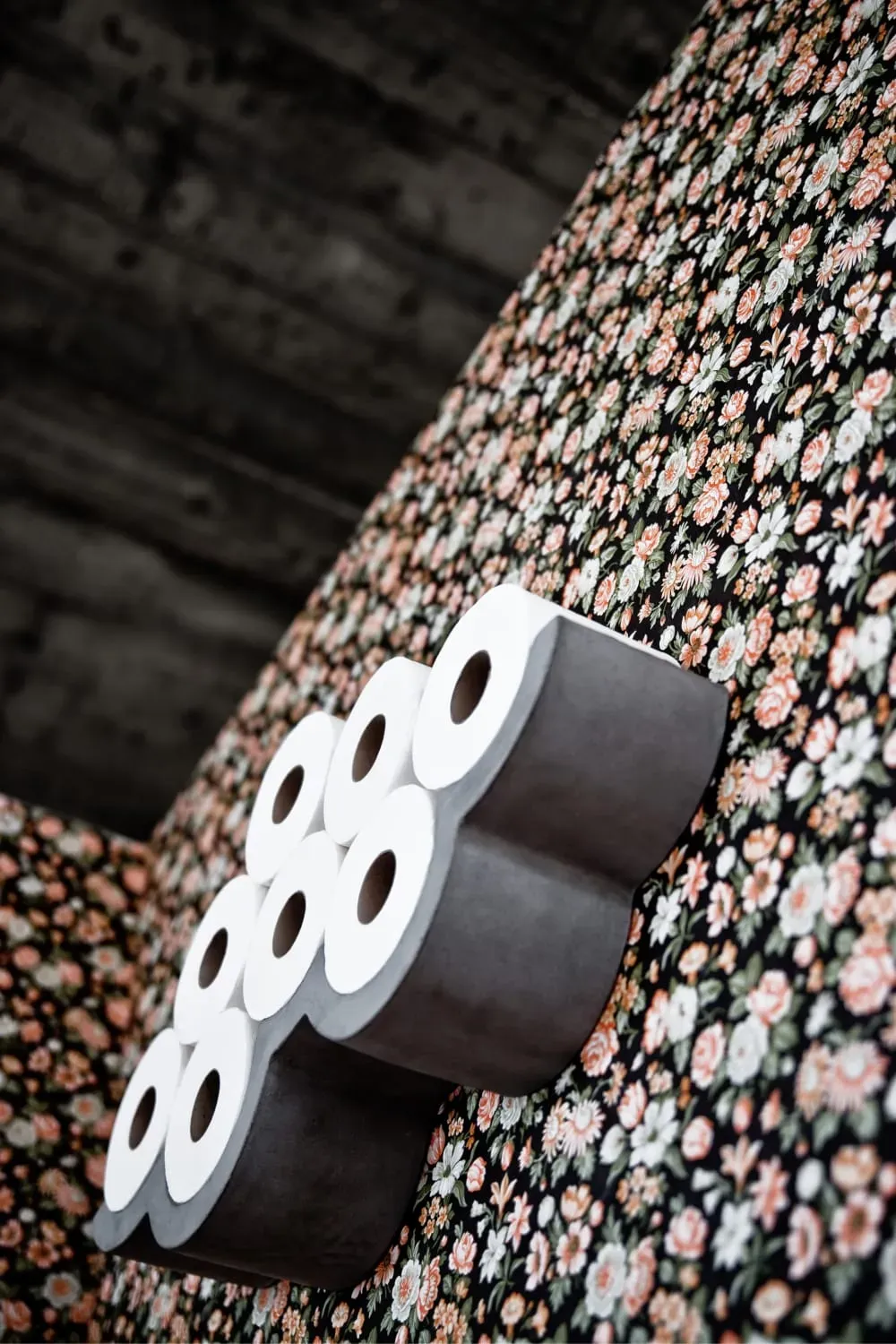 Illustration numéro 2 du produit Etagère papier toilette design en béton gris - 55x10cm