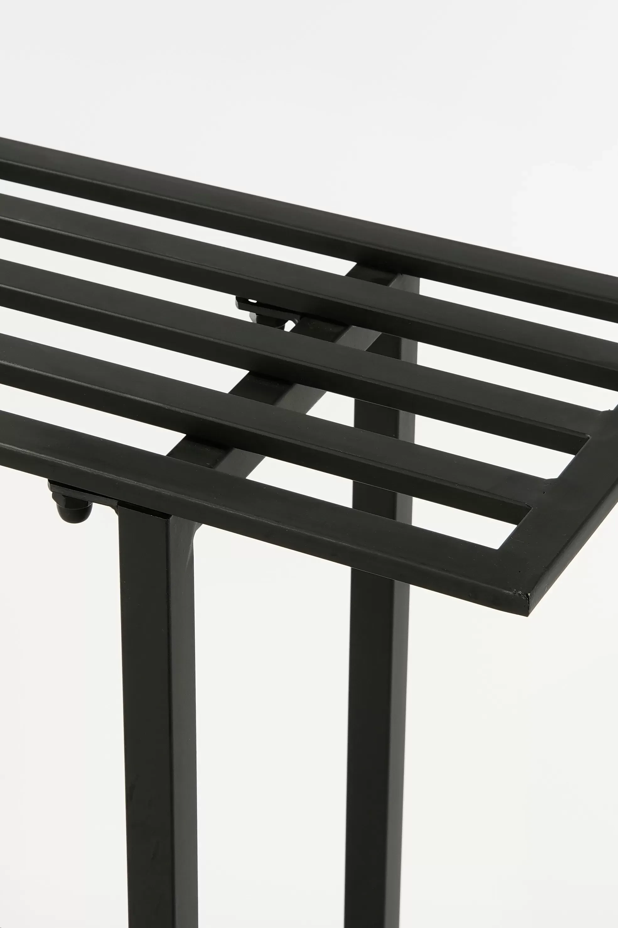 Illustration numéro 2 du produit Support de plantes en métal noir L90