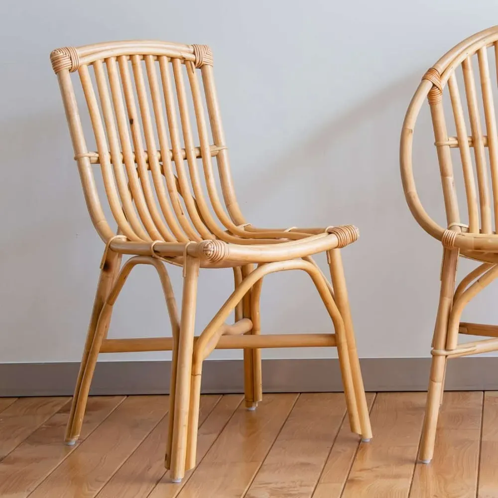 Illustration numéro 2 du produit Chaise en rotin vintage beige