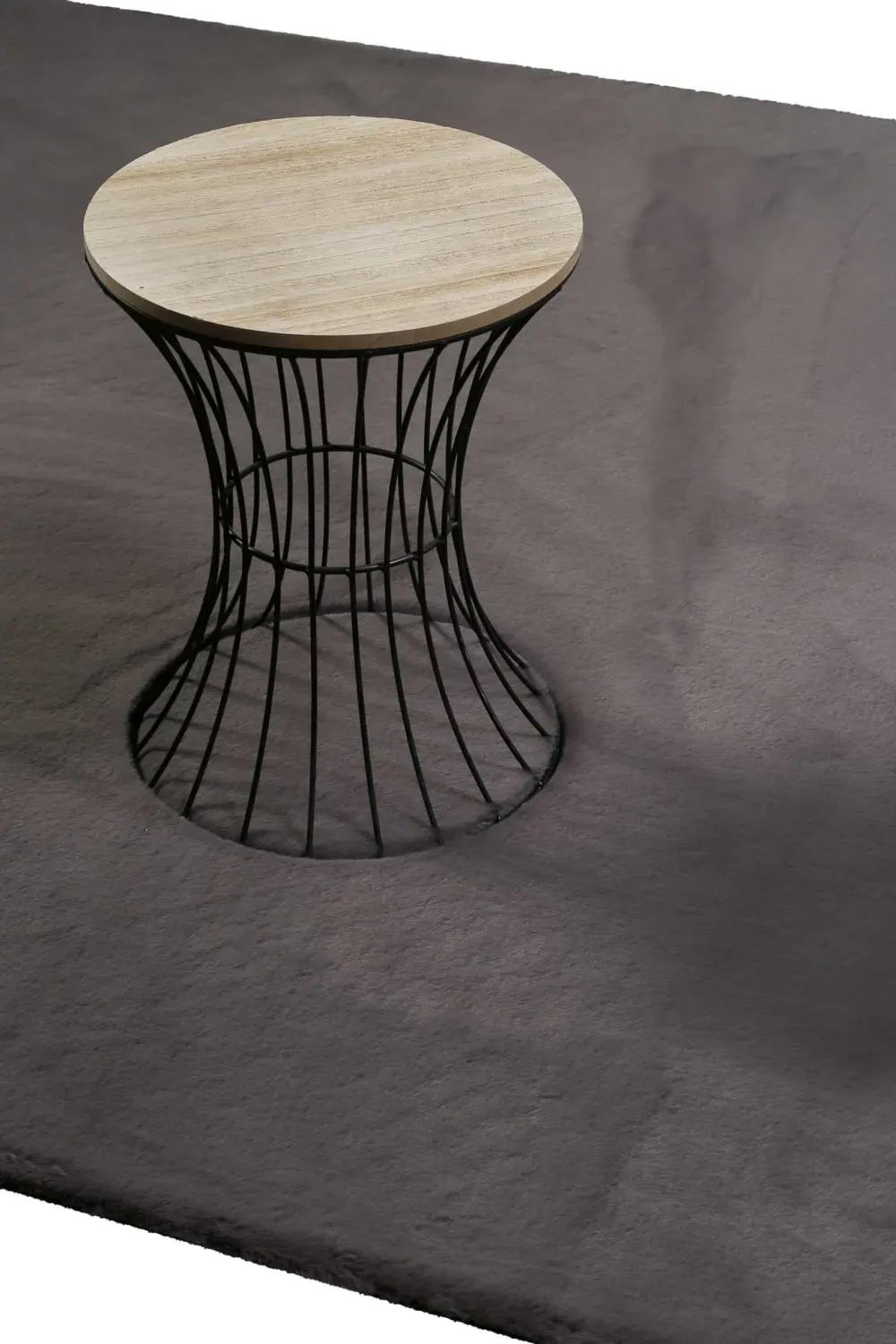 Illustration numéro 2 du produit Tapis effet peau de lapin doux tufté gris pour salon, chambre 120x170