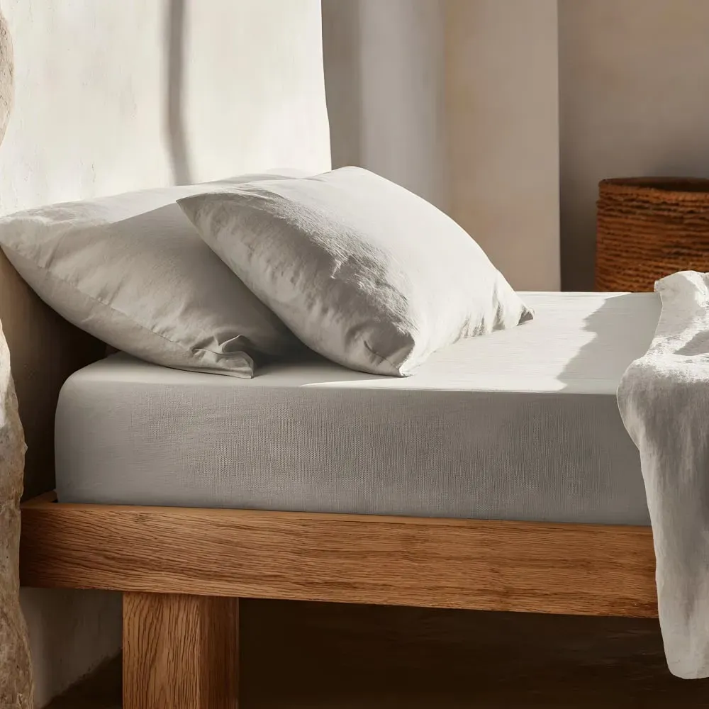 Illustration numéro 2 du produit Drap-housse en 100% coton gris clair 160x200x30 cm