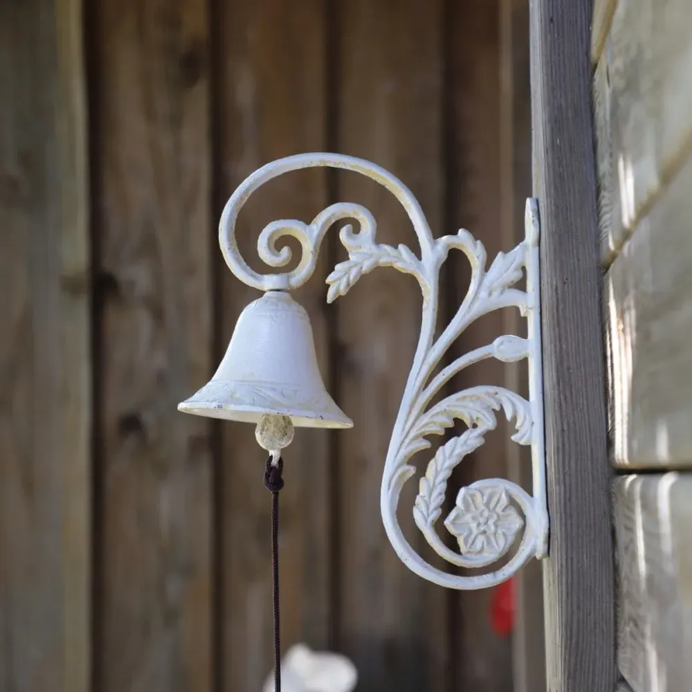 Illustration numéro 2 du produit Cloche de jardin de porte ancienne en fonte blanche 23 x 19.5 cm