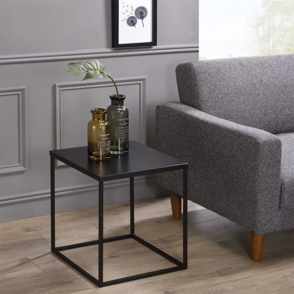 Illustration numéro 2 du produit Table d'appoint avec plateau en métal laqué, noir