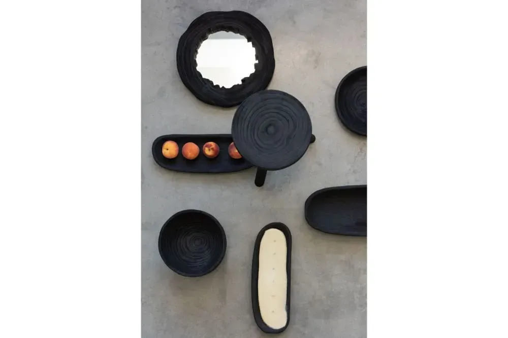 Illustration numéro 2 du produit Set de 2 tabourets ronds en bois massif noir