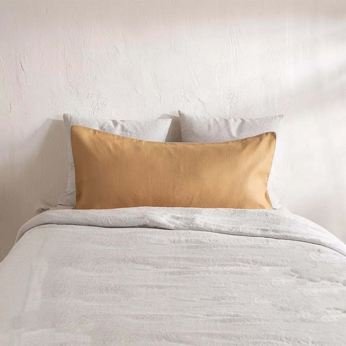 Illustration numéro 2 du produit Housse de coussin en lin or XXL