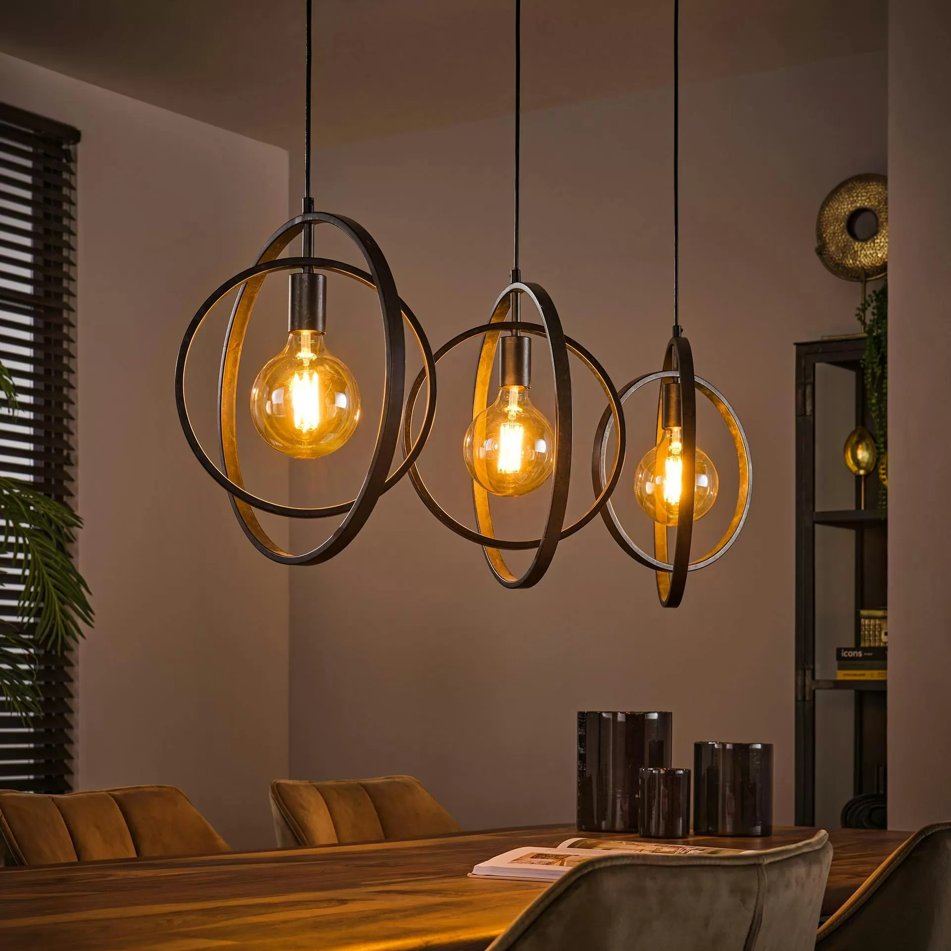 Illustration numéro 2 du produit Suspension industrielle 3 lampes en métal gris vieilli l130cm
