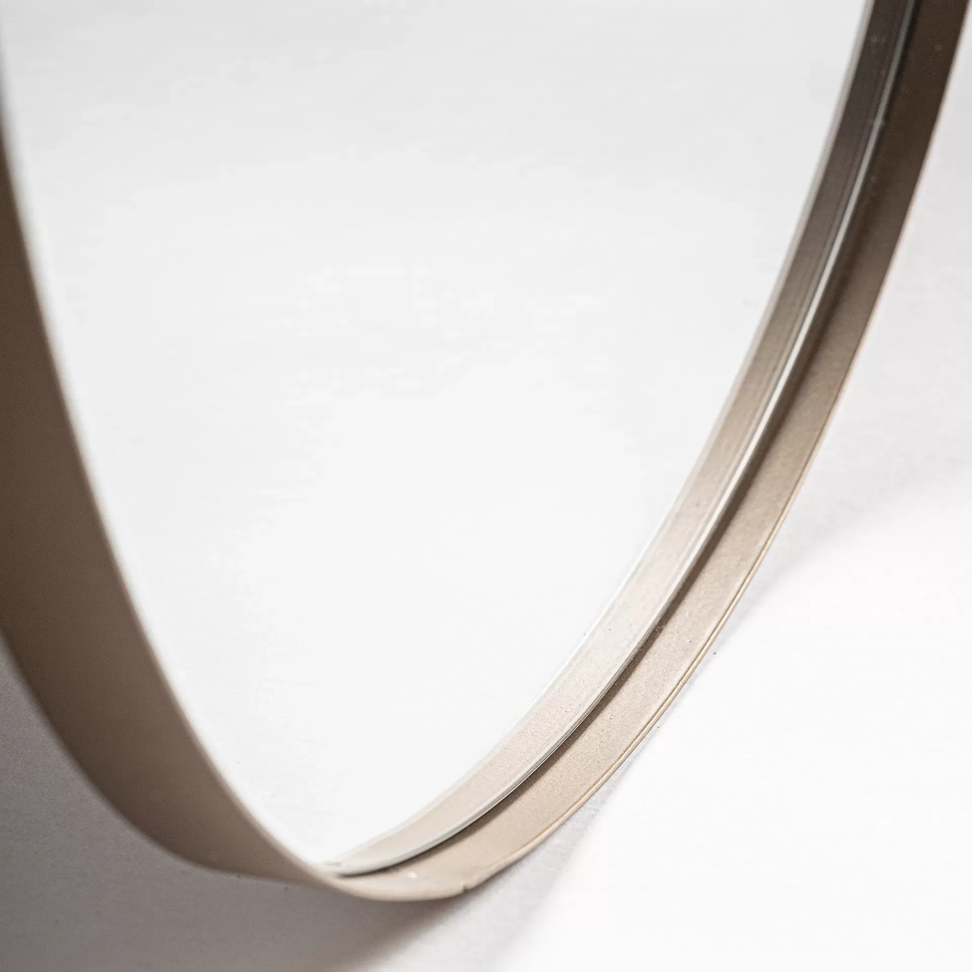 Illustration numéro 2 du produit Miroir en fer doré 56x2x59 cm