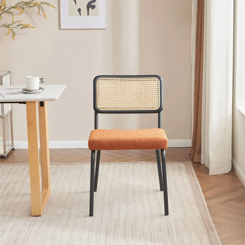 Illustration numéro 2 du produit Lot de 2 chaises noires, cannage et tissu bouclé rouille