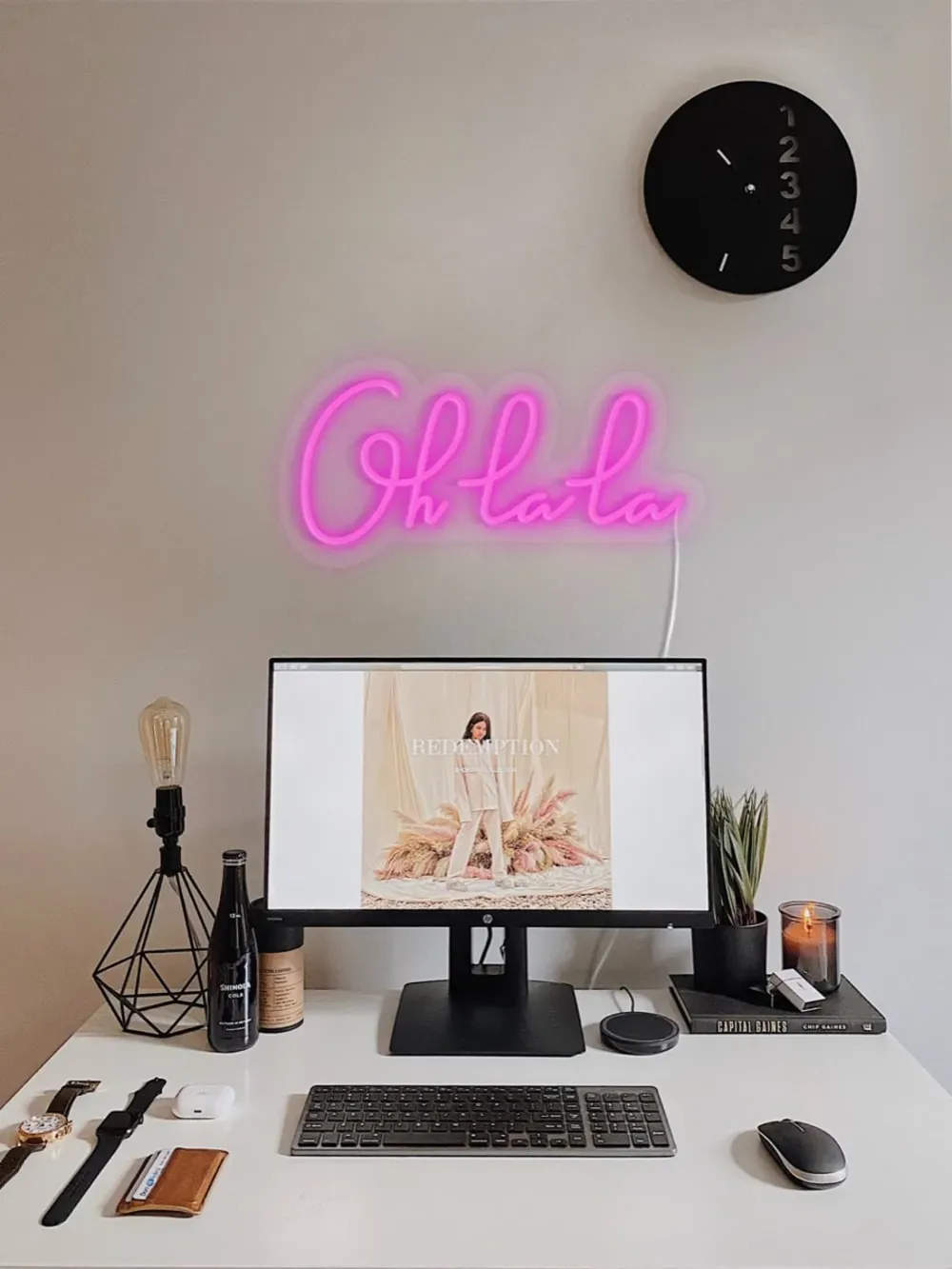 Illustration numéro 2 du produit Eclairage néon oh La La