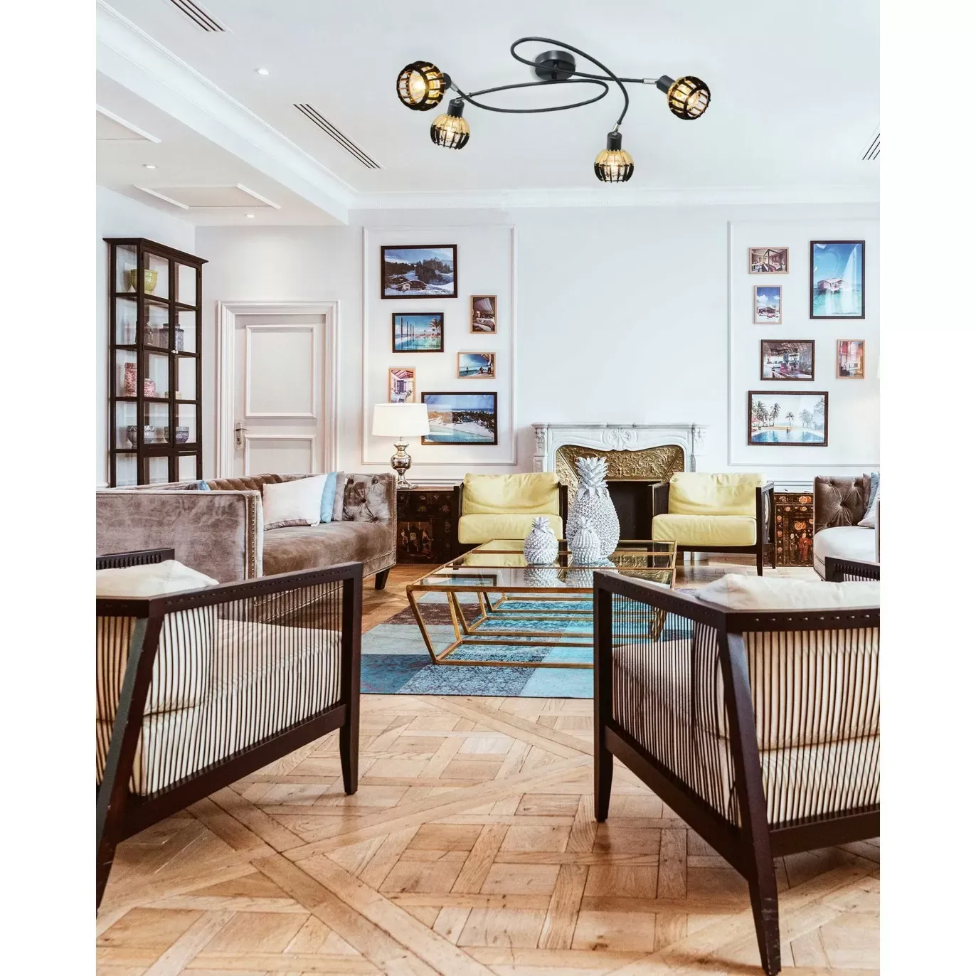 Illustration numéro 2 du produit Plafonnier en bois naturel et noir, socle en métal noir