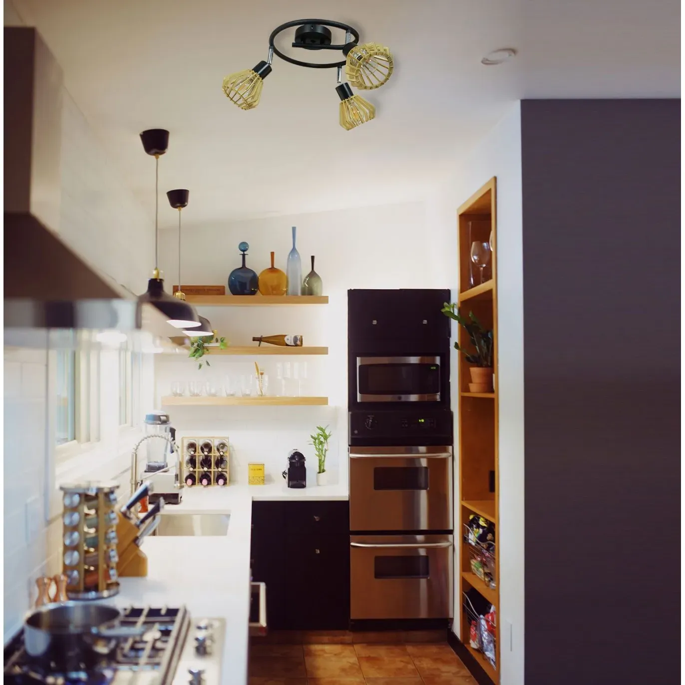 Illustration numéro 2 du produit Plafonnier 3 lumières en bois naturel et métal noir