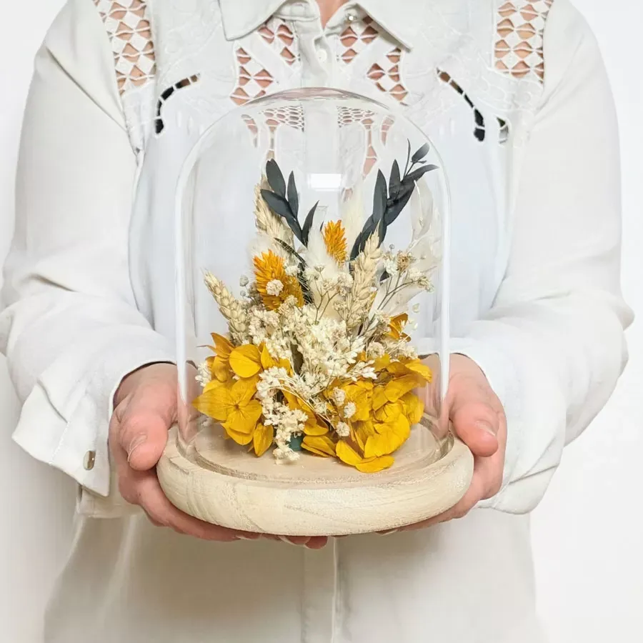 Illustration numéro 2 du produit Cloche de fleurs séchées jaune Georgette