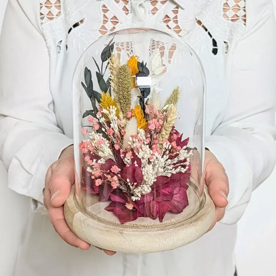 Illustration numéro 2 du produit Cloche de fleurs séchées fuchsia Agathe