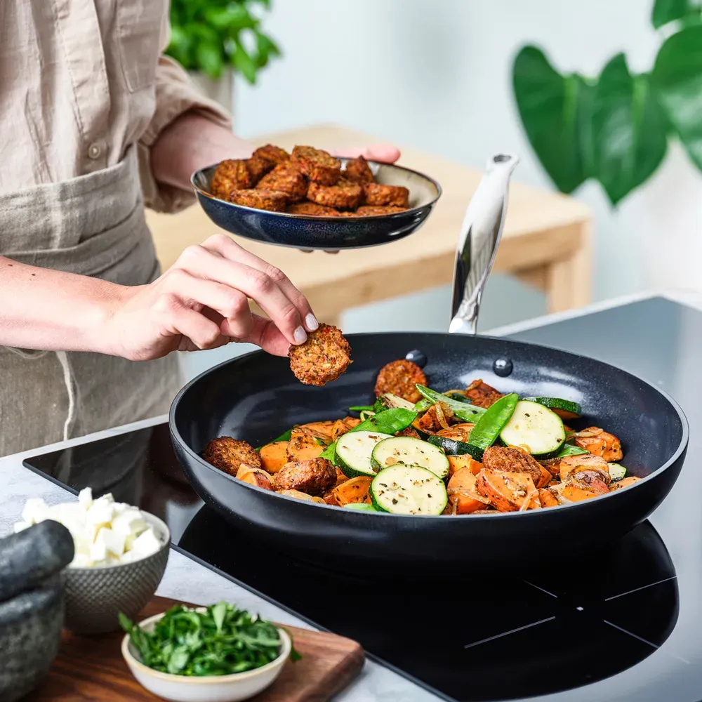 Illustration numéro 2 du produit Poêle   32 cm noir en céramique