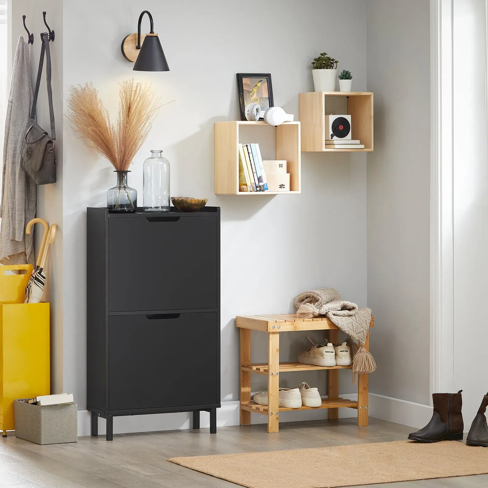 Illustration numéro 2 du produit Armoire à chaussures 2 abattants effet bois noir