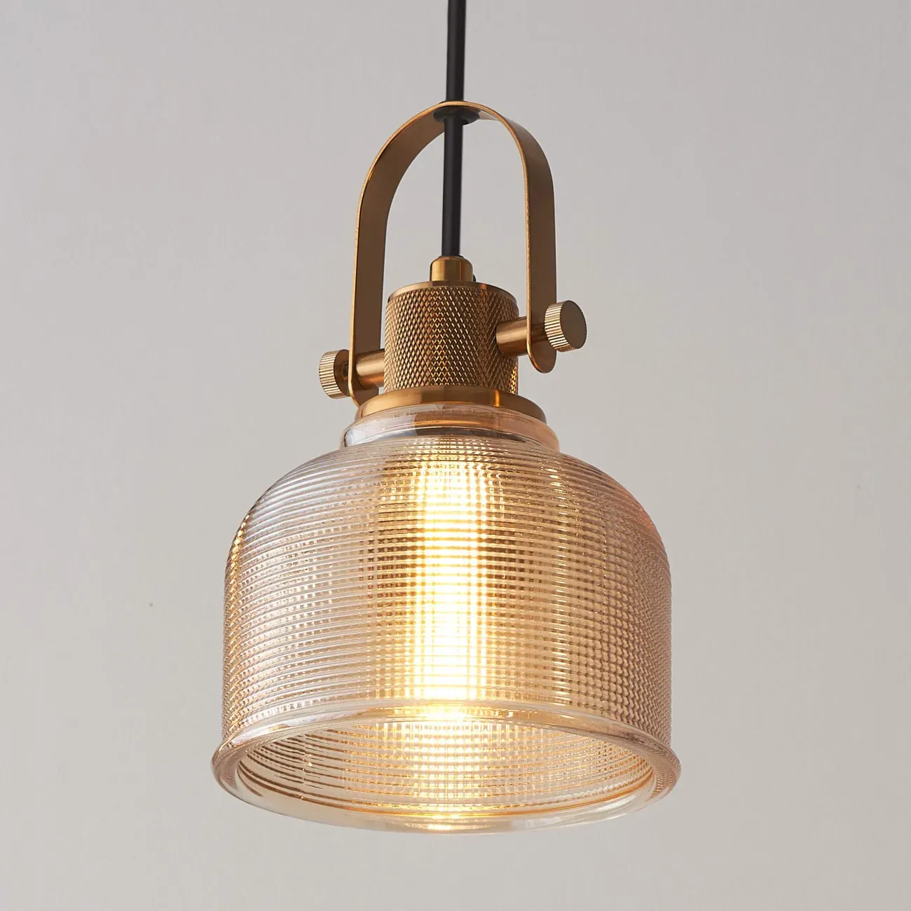 Illustration numéro 2 du produit Suspension en verre Doré / Laiton 22 cm