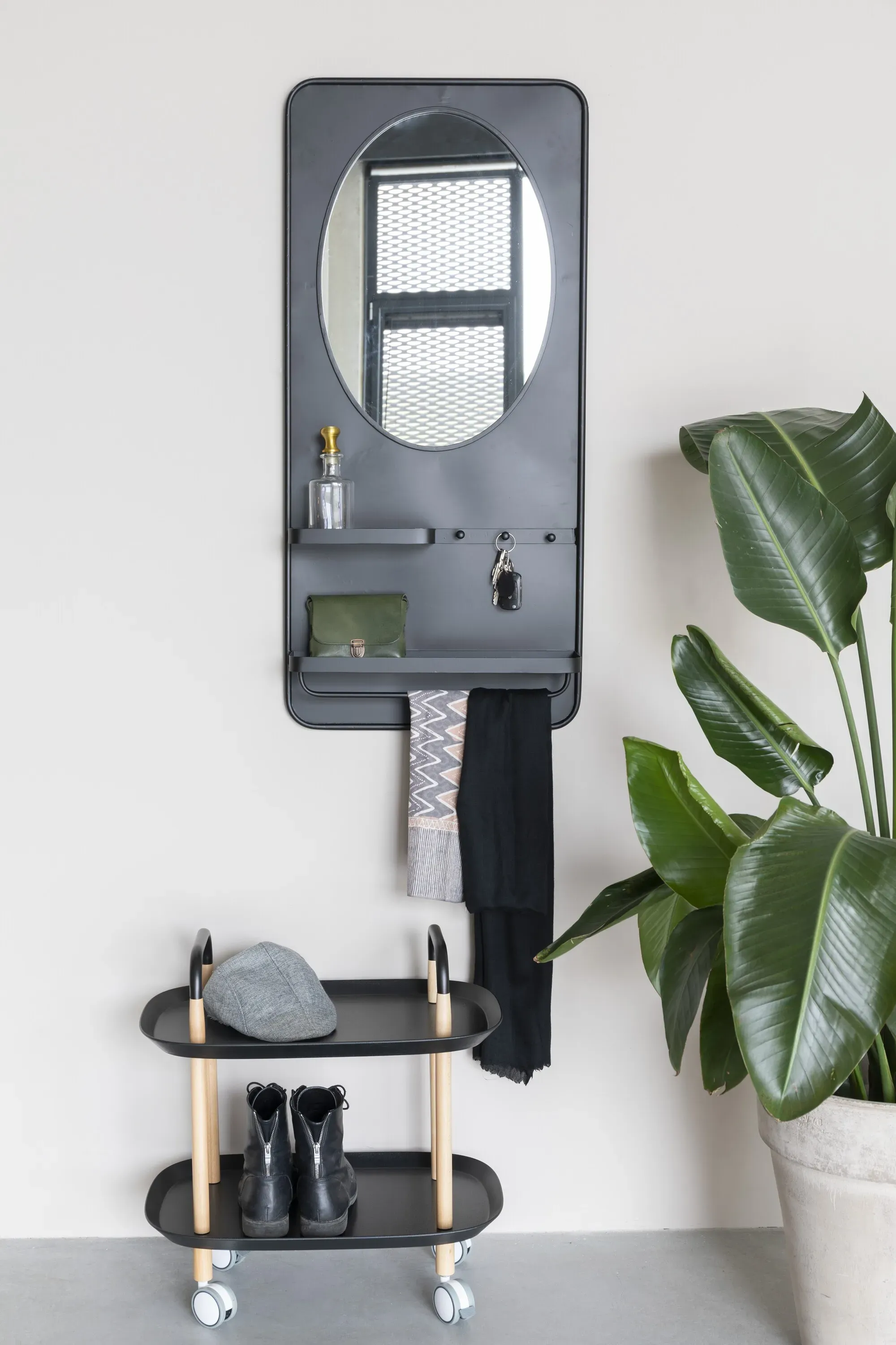 Illustration numéro 2 du produit Miroir en fer noir