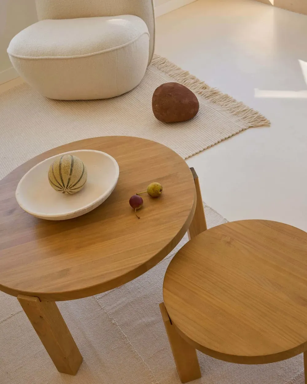 Illustration numéro 2 du produit Table basse circulaire couleur marron clair, 120x35 cm