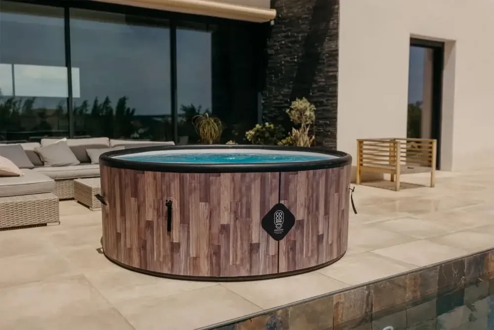 Illustration numéro 2 du produit Piscine hors sol gonflable imitation bois 180cm