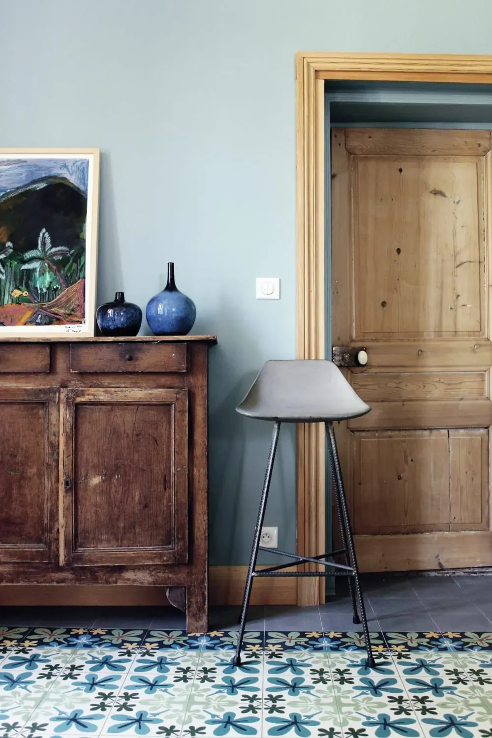 Illustration numéro 2 du produit Tabouret de bar industriel en béton gris et acier noir - 93.5x44cm