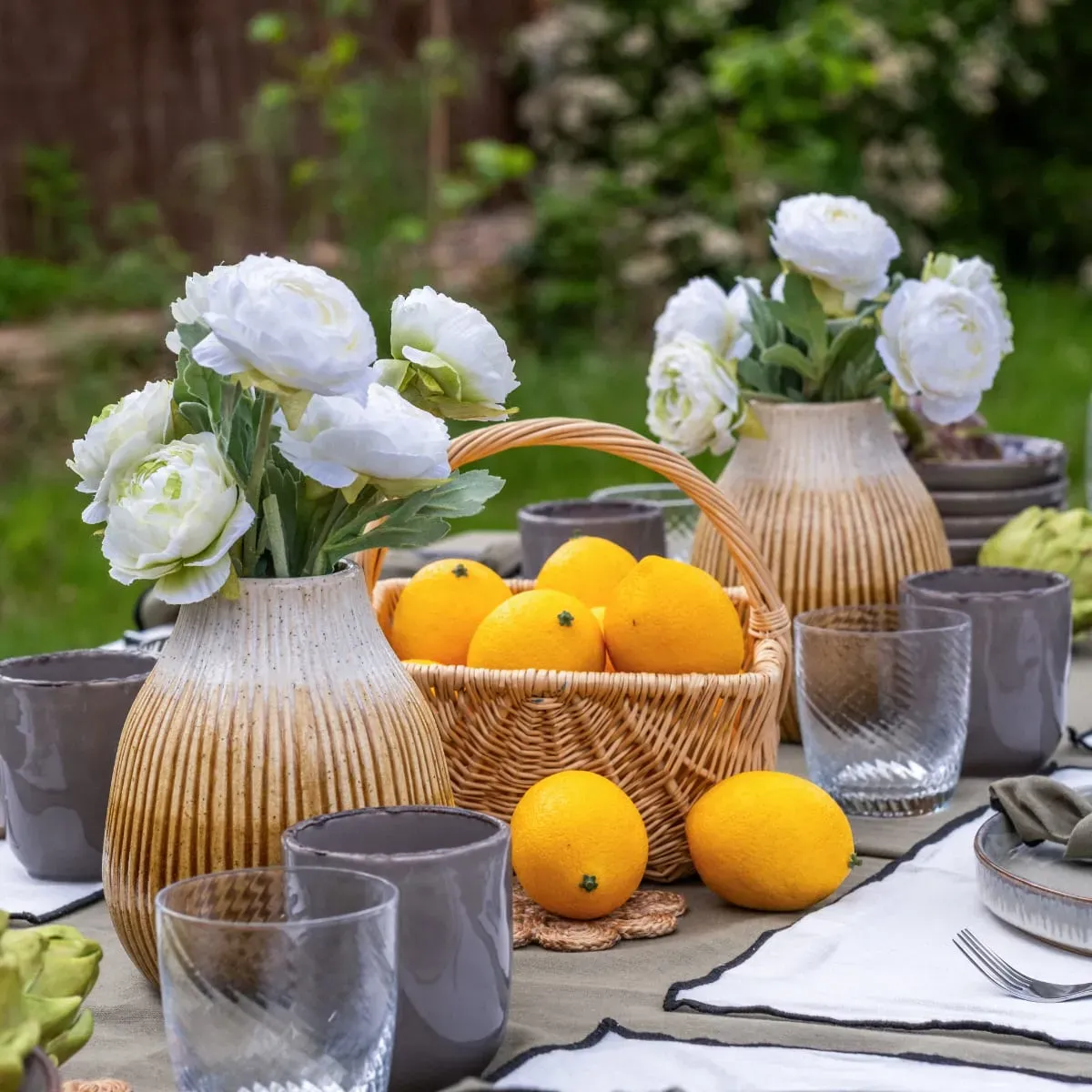 Illustration numéro 2 du produit Tige de renoncule ouverte artificielle rose pâle H40