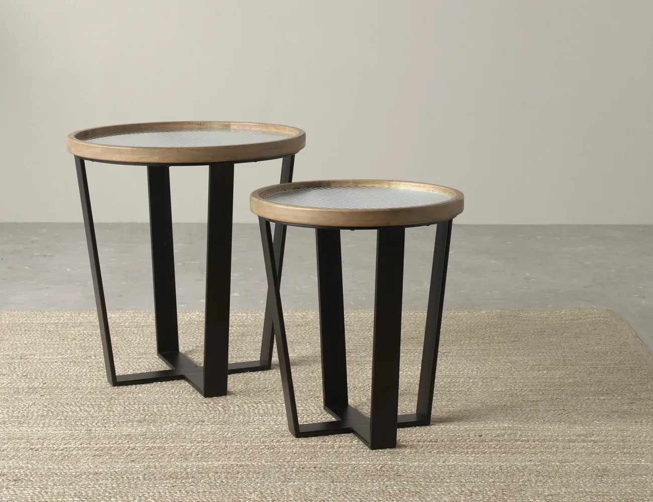 Illustration numéro 2 du produit Lot de 2 tables basses rondes avec verre