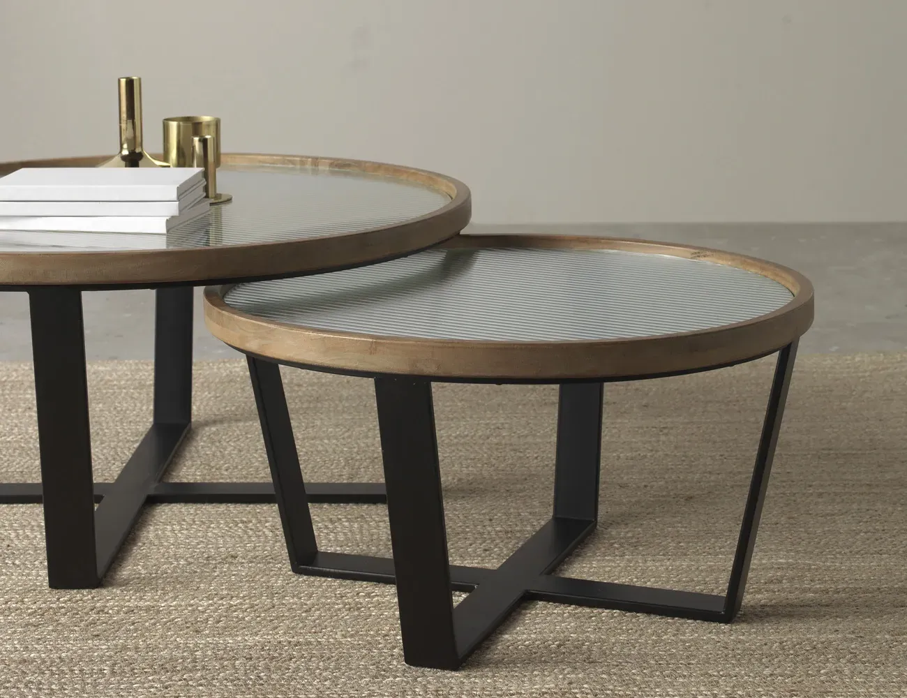 Illustration numéro 2 du produit Lot de 2 tables basses rondes avec verre