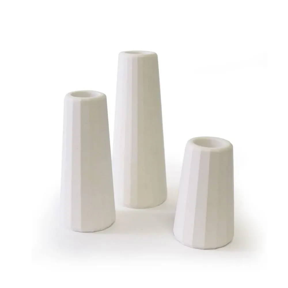 Illustration numéro 2 du produit Vase soliflore béton blanc (petite taille) H9cm