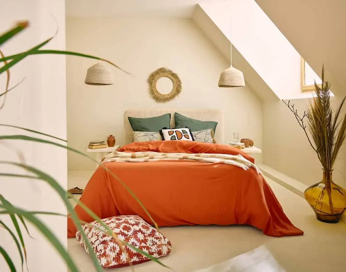 Illustration numéro 2 du produit Lit coffre en Velours côtelé 140x190 cm beige