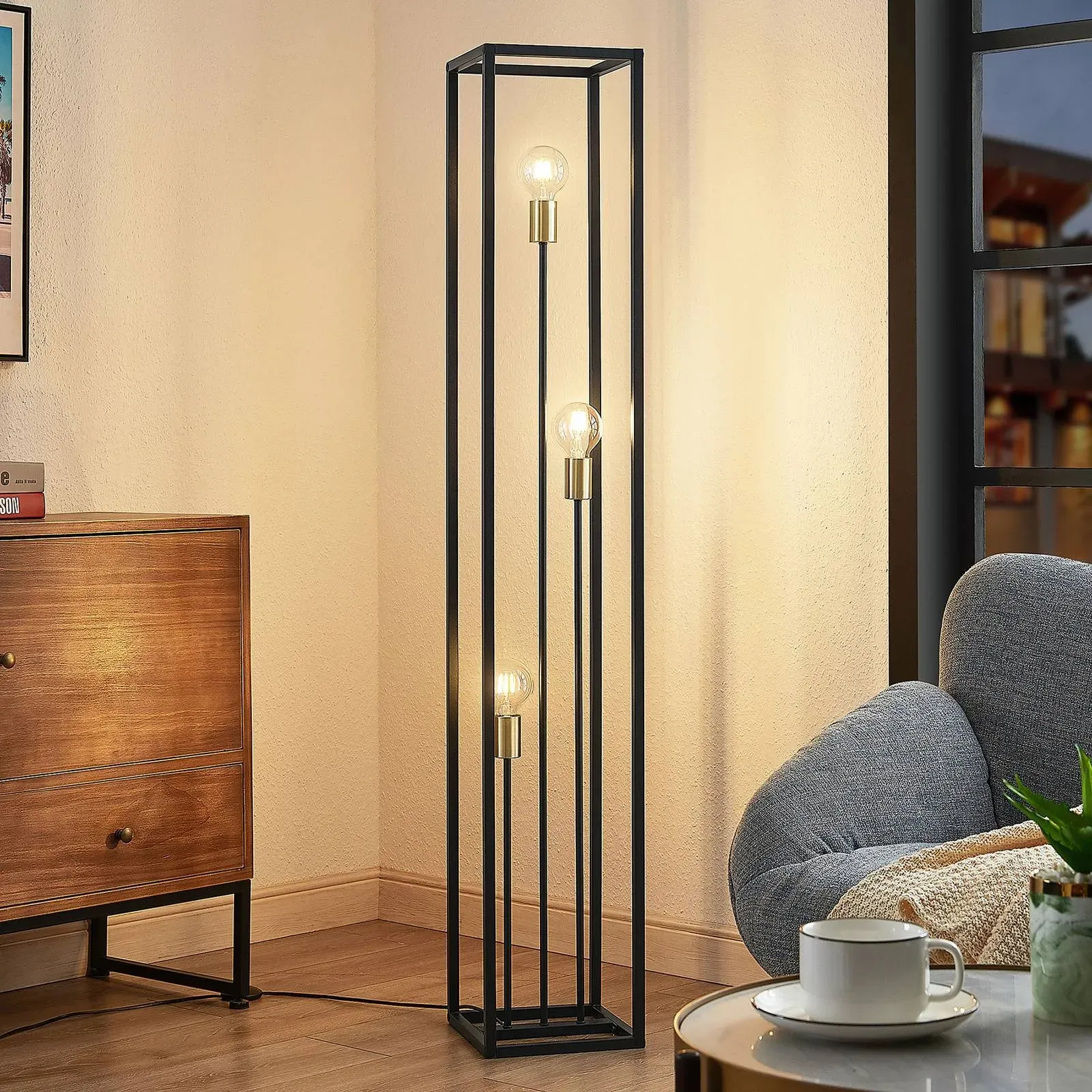 Illustration numéro 2 du produit Lampadaire en Métal Noir