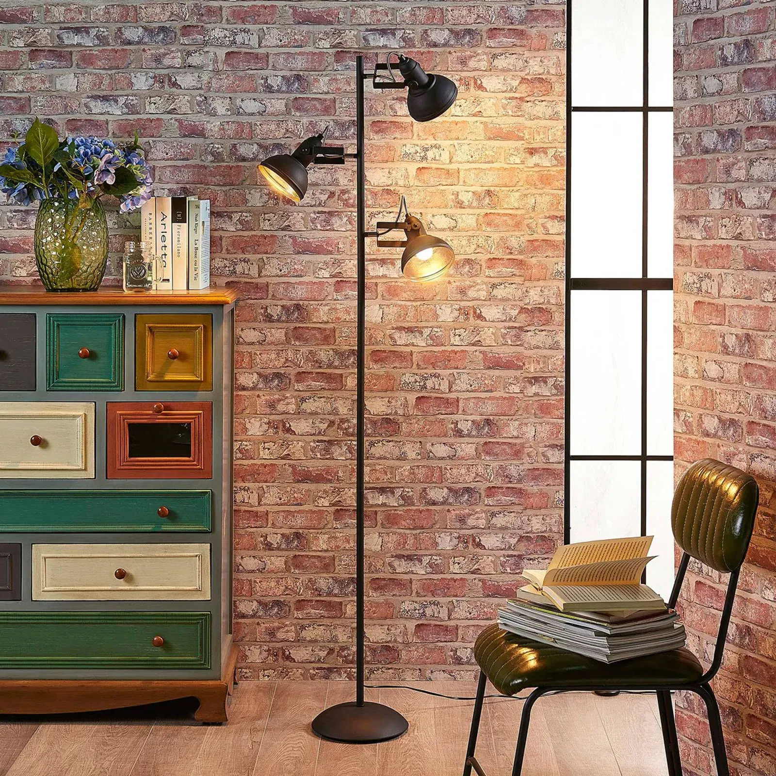 Illustration numéro 2 du produit Lampadaire en Métal Noir